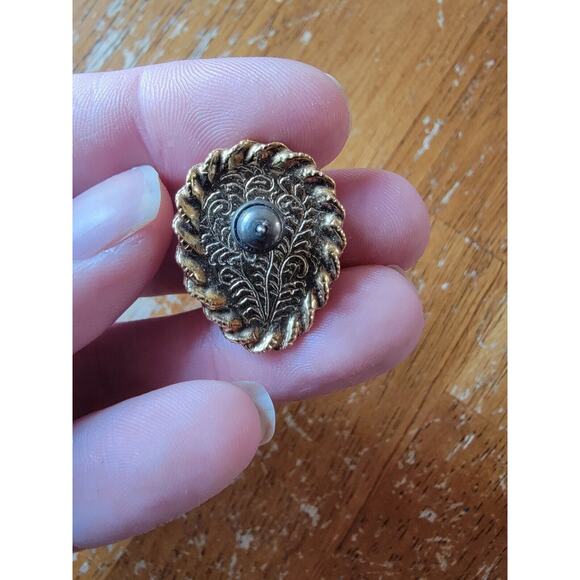 Vintage Faux Pearl Gold Tone Pierced Stud Post Earrings Tear Drop Shaped - Picture 4 of 5